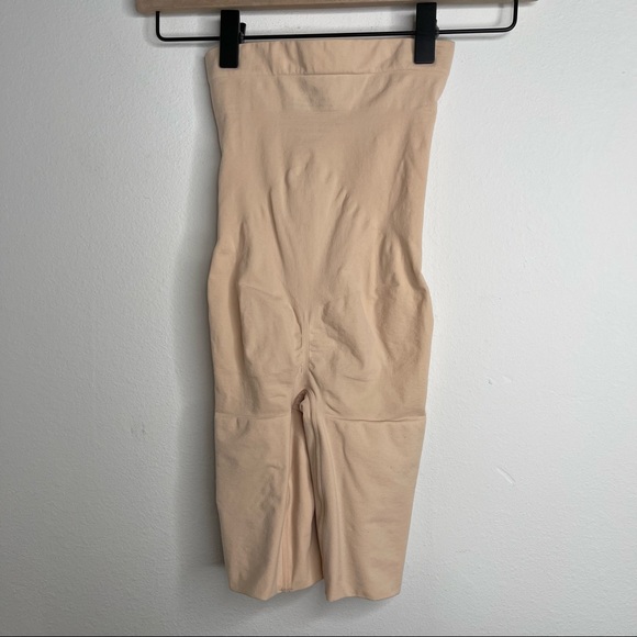SPANX Nude High Waisted Mid Thigh Short Shape-wear Tummy-Control Seamless Small - Picture 4 of 15